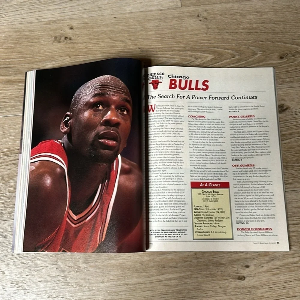 NBA Michael Jordan Lindy's Pro 95-96 Annual Magazine Book- Clash of The Titans